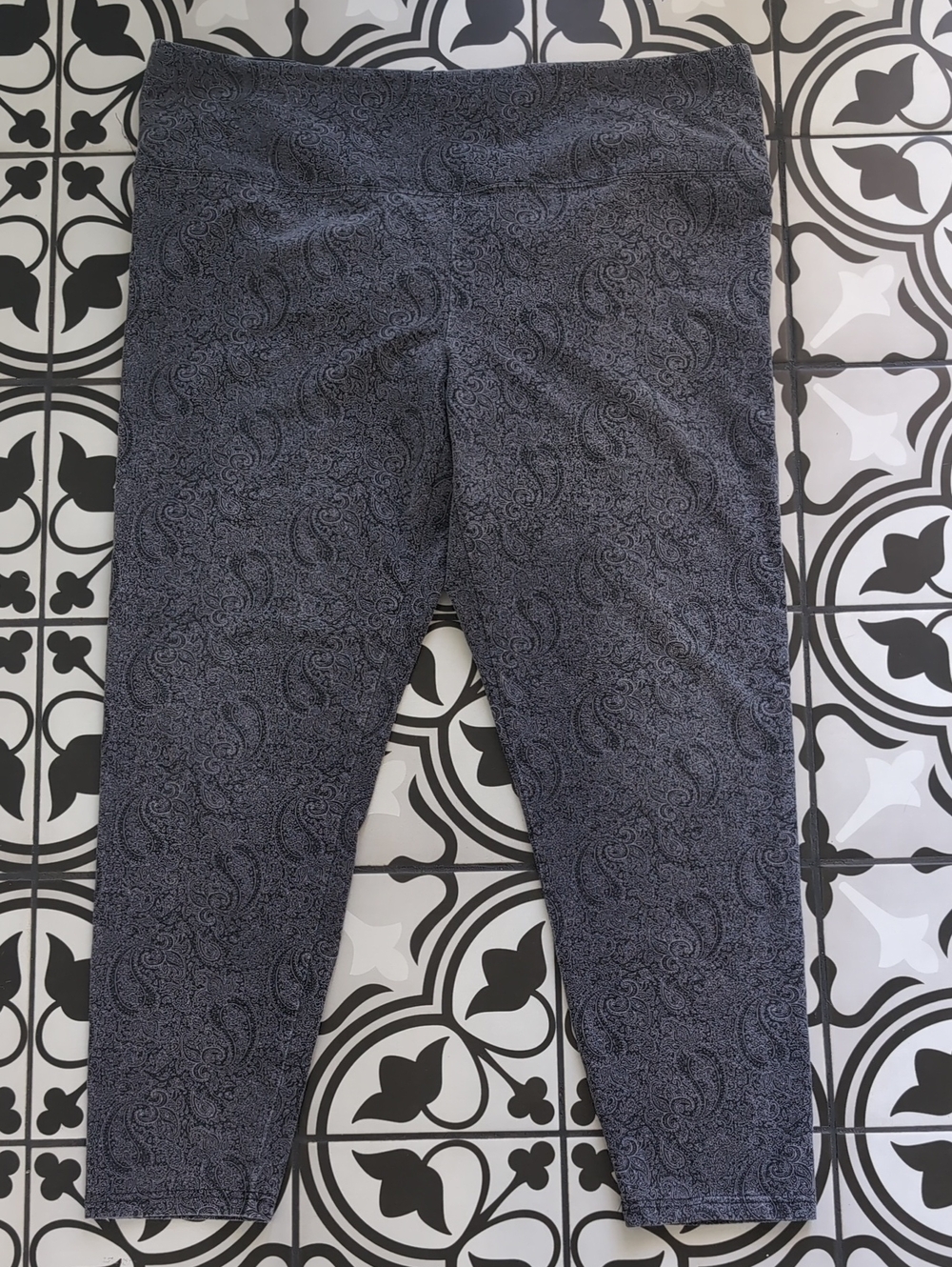 High-Rise Paisley Print Leggings - Black